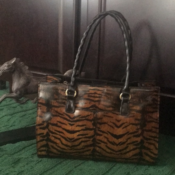 Brand New Patricia Nash Tiger 🐅 Purse with tags attached 🤗 - Picture 3 of 7